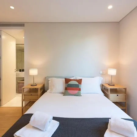 Lovelystay - Primrose 2br Flat With Free Parking, Ac And Balcony アパート