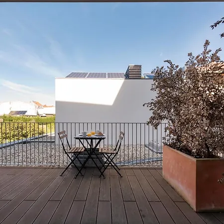 Lovelystay - Primrose 2br Flat With Free Parking, Ac And Balcony アパート