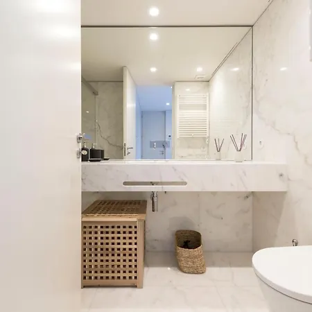 Lovelystay - Primrose 2br Flat With Free Parking, Ac And Balcony アパート *