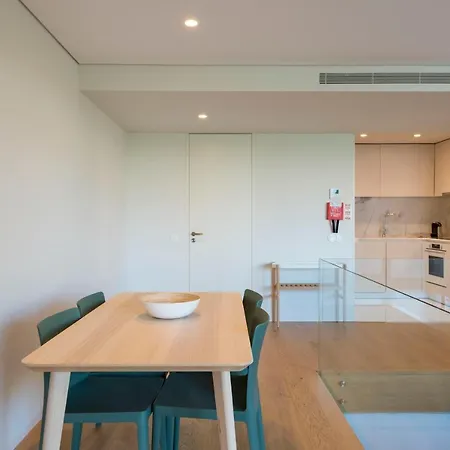 Lovelystay - Primrose 2br Flat With Free Parking, Ac And Balcony ポルト