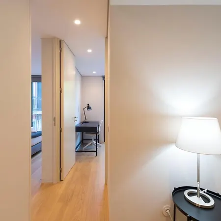 Lovelystay - Primrose 2br Flat With Free Parking, Ac And Balcony アパート *