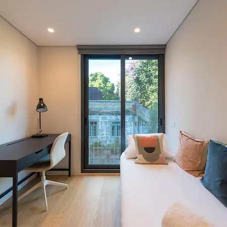 Lovelystay - Primrose 2br Flat With Free Parking, Ac And Balcony アパート